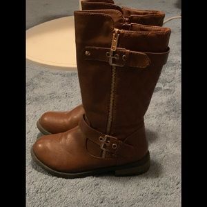 Girls brown boots in excellent condition!